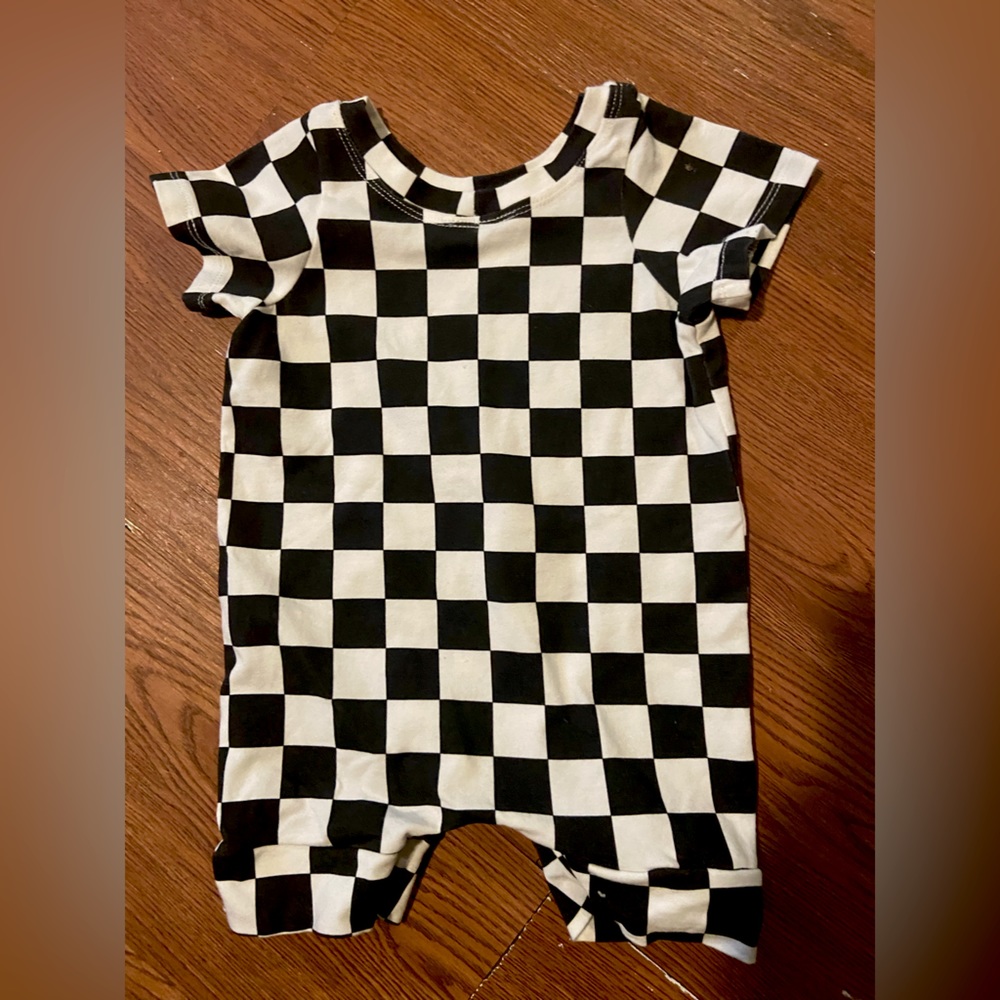 No tag, but fits like 3/6 months. Handmade, from PWB Handmade.